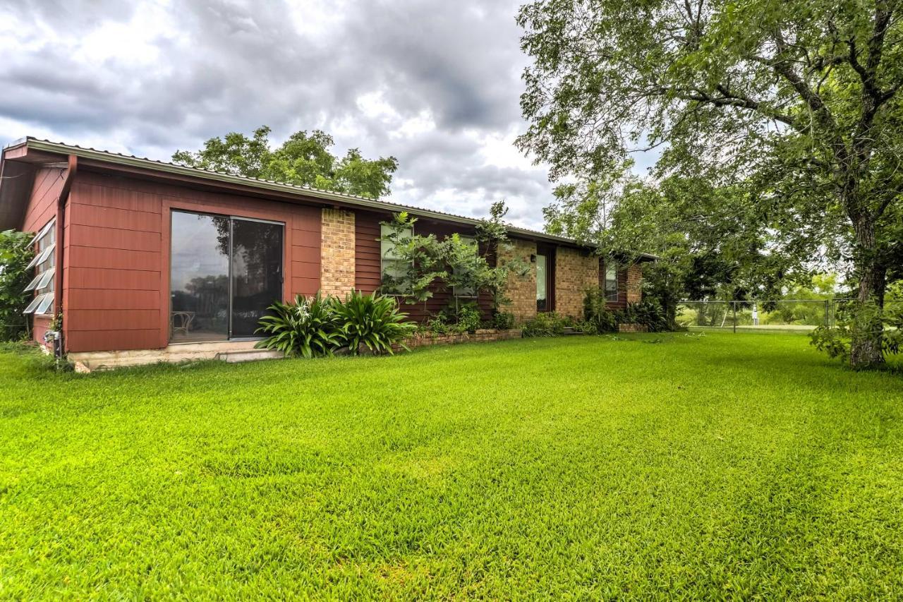 Carmine Cottage With Porch On Beautiful 60-Acre Farm Exterior foto